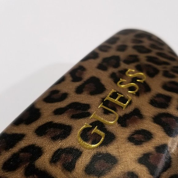Guess Beautiful Leopard Print Hard Sunglasses Case - Picture 6 of 11